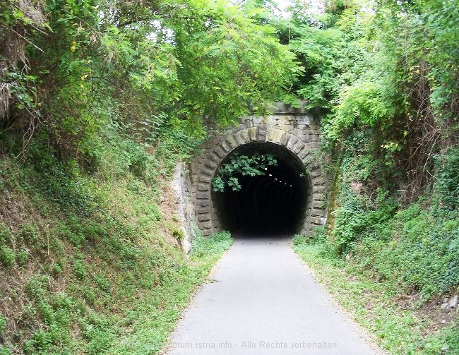 Parenzana_in_SLO_Tunnel.jpg