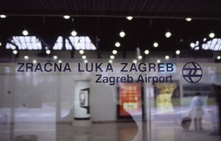 Kopie_von_u2004-12-28-000_Airport_Zagreb-Internationaler_Eingang_2.jpg